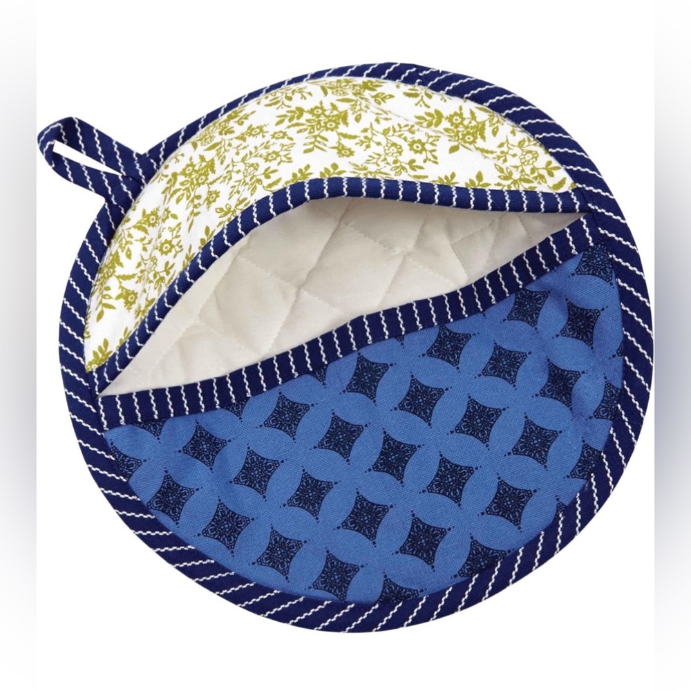 Mary DiSomma’s Luxe Extra Long Oven Mitts and Pot Holder Set | - Picture 2 of 3